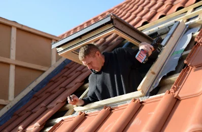 Pose de fenêtres de toit Velux à Peyratte